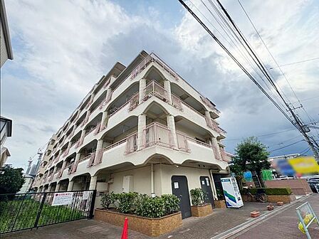 東武東上線【朝霞台】駅徒歩10分、穏やかに過ごせる住宅地のマンションです。