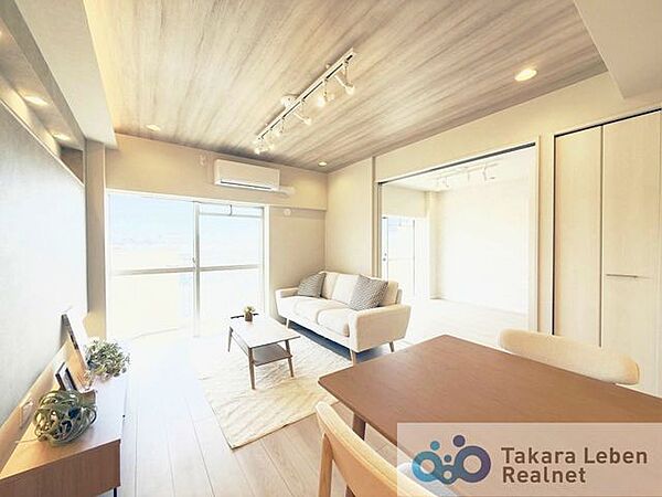 毎日のお食事やティータイム、読書やお昼寝など、なんでも受け入れてくれる自由で心地良いリビング。プライベートタイムの満足感を大きく高められる空間です。