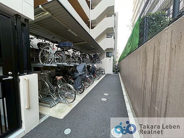 駐輪場は1台1台をきれいに止められる仕様なので、常にきれいさを保っています。