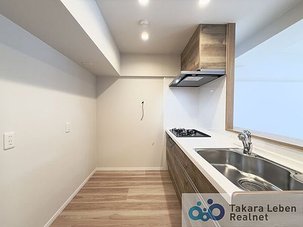 ご夫婦やご家族で並んでお料理ができるよう十分なスペースを確保しました。