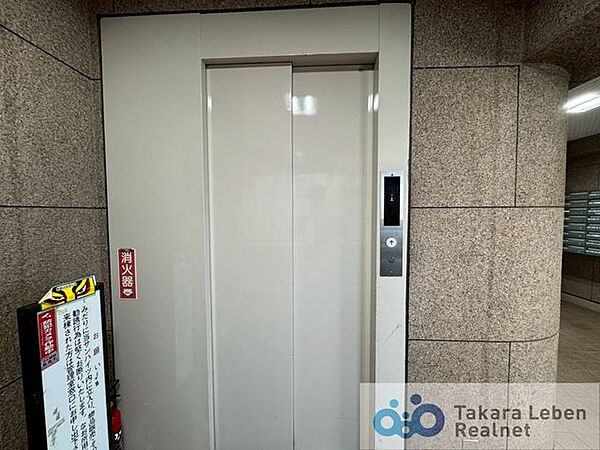 お買い物でたくさんの荷物を持っている時や、仕事でクタクタに疲れている時など、階段で1段ずつ上がるのは大変。そんな時にも便利なエレベーター付きの物件です。