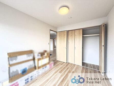 約5.5帖の洋室です。