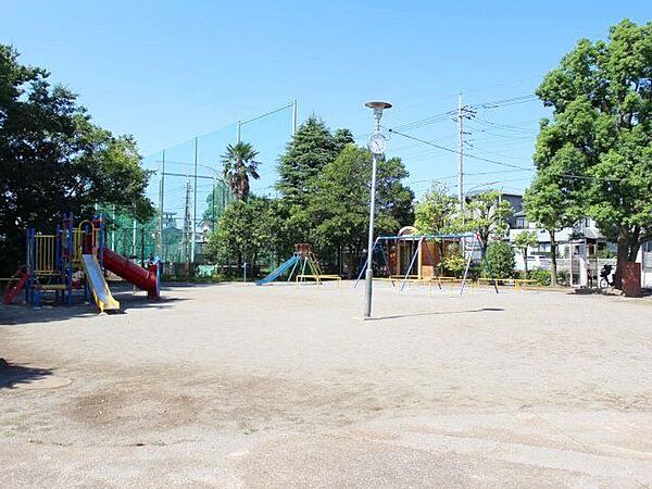 新田公園 徒歩6分。 410m