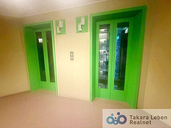 エレベーターが複数台設置されたマンションのため、混雑しにくく、朝夕の移動もスムーズに行えます。