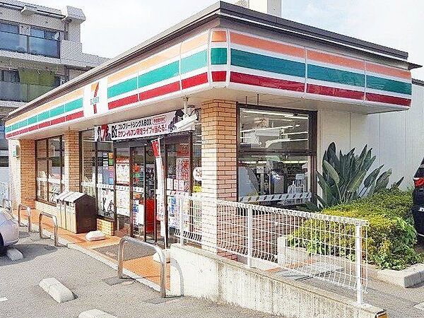 セブンイレブン南浦和1丁目店 徒歩10分。 730m