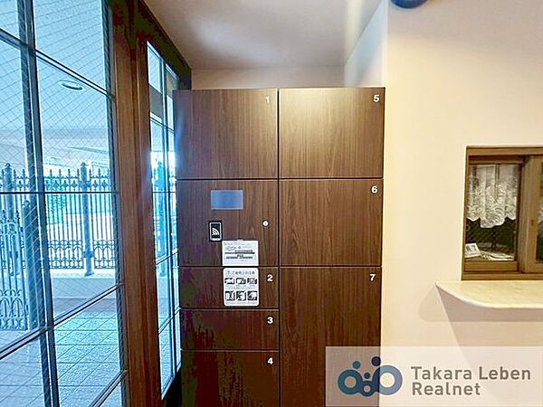 不在時の荷物の受け取りに便利な宅配ボックス。再配達依頼時の休日の時間の拘束から解放されます。