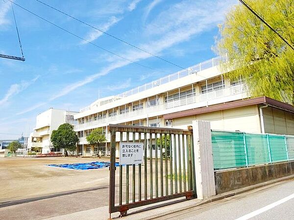 川口市立元郷中学校 徒歩9分。 700m