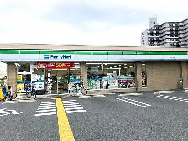 ファミリーマート戸田公園店 徒歩3分。 200m