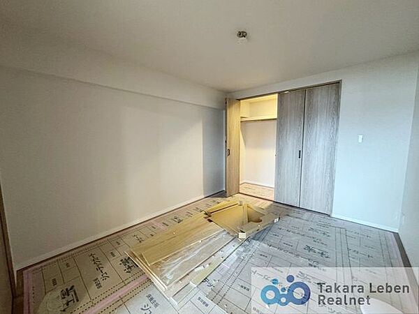 宿題をしたり、リモートワークに勤しんだり。落ち着いた雰囲気の中でゆっくりと思考を巡らすことができます。お子様が成長した後も独立した空間として利用可能です。