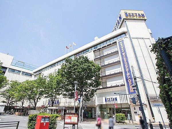 伊勢丹浦和店 徒歩20分。 1550m