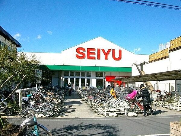 西友中浦和店 徒歩14分。 1070m