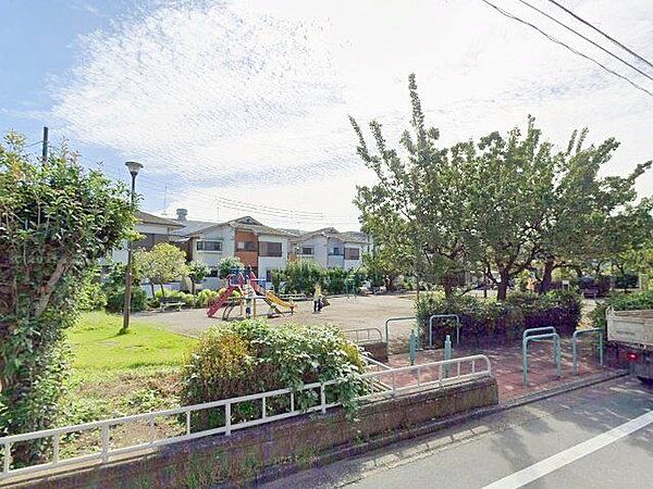 高野台ひがし公園  徒歩12分。 960m