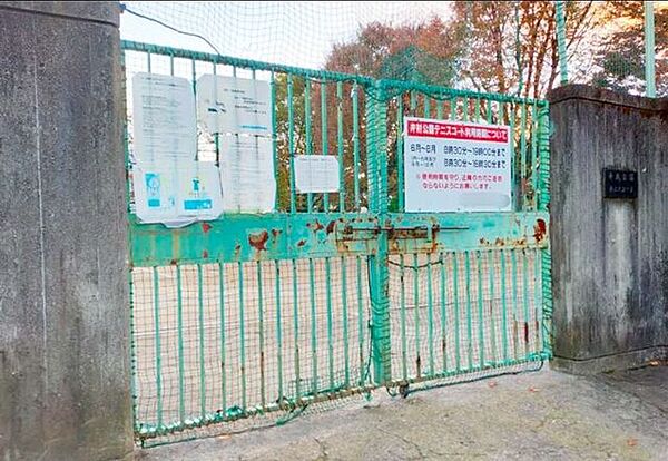 弁財公園テニスコート 徒歩15分。 1170m