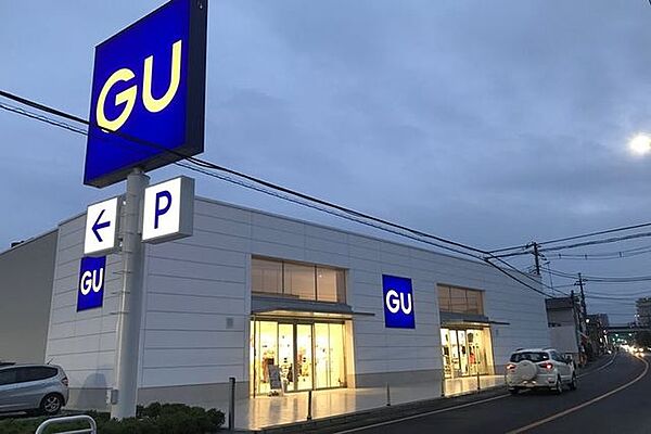 ジーユー朝霞三原店 徒歩9分。 670m