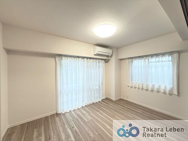 キッズルームとしても活用ができるお部屋です。散らかしても良いスペースがご両親の目の届く範囲にあると、お子さまも存分に遊べて嬉しいですね。