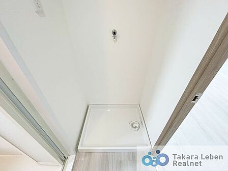 洗面所・脱衣スペースに洗濯機置き場があるので、効率よく家事ができます◎