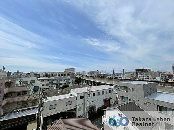 バルコニーからの眺望。潤いある景観が穏やかな時間を演出します。