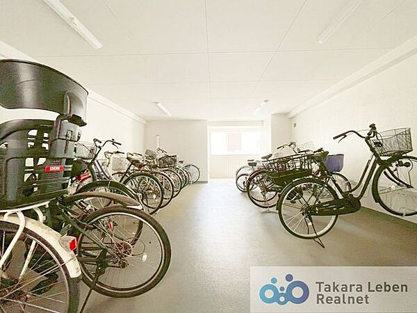 駐輪スペース。綺麗に駐輪されており、住居者のマナーの良さがうかがえます。