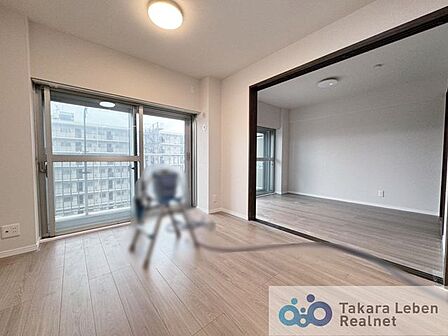 毎日のお食事やティータイム、読書やお昼寝など、なんでも受け入れてくれる自由で心地良いリビング。プライベートタイムの満足感を大きく高められる空間です。