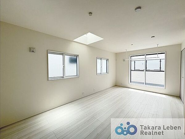 家族だけのプライベートタイムを心地よく過ごせるリビング空間。住まう方のライフスタイルを尊重し、オンリーワンの空間を創り出します。