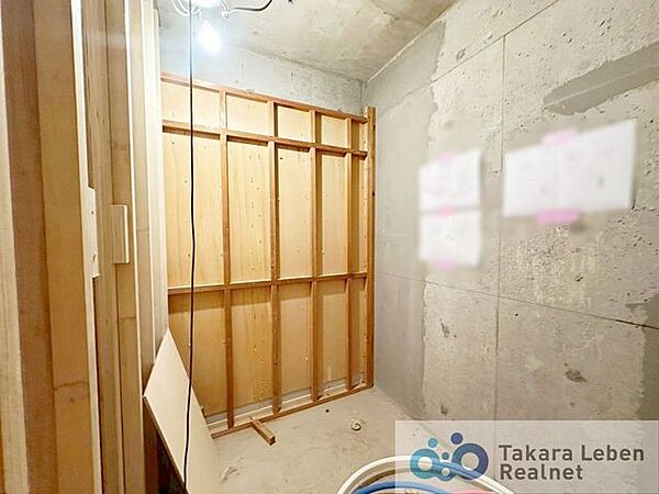 内装工事中の写真です。