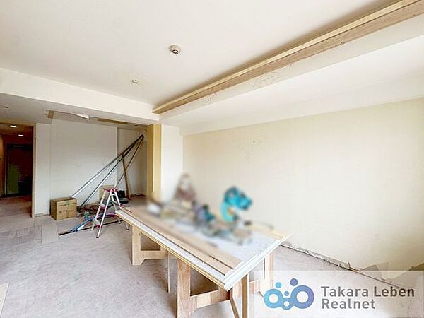 内装工事中の写真です。