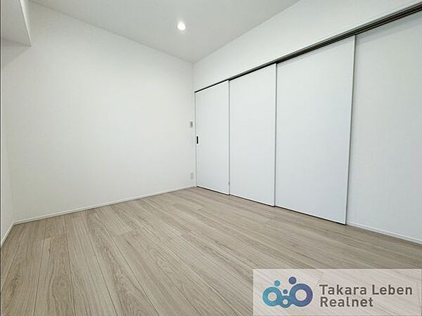 約5.6帖の洋室です。