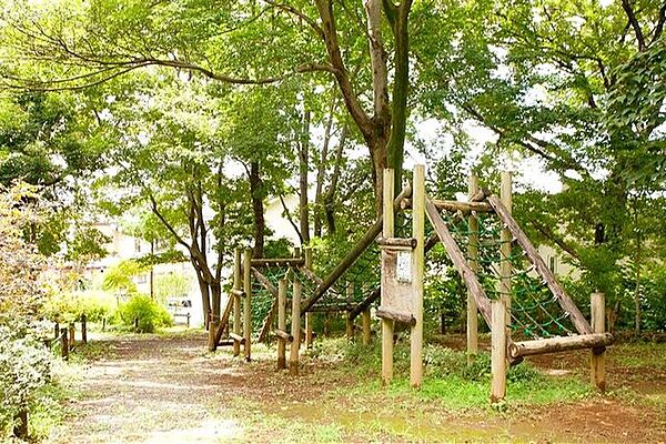 上加自然の森 徒歩11分。 880m