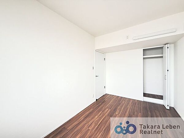 約6.0帖の洋室です。