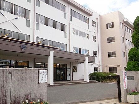 戸田市立戸田中学校 徒歩16分。 1270m