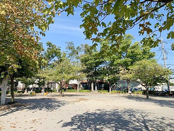 辻児童公園 徒歩5分。 400m
