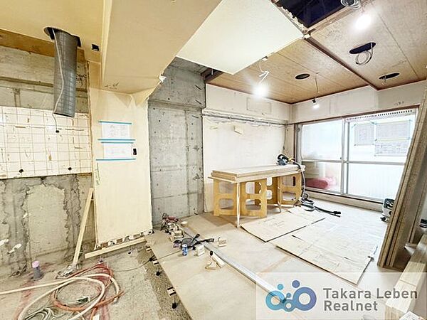 現在リフォーム工事中です。工事中のご内覧も承っております、お気軽にお問い合わせくださいませ！（撮影日：2026年8月29日）