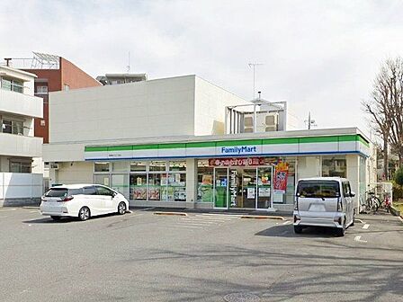 ファミリーマート板橋坂下三丁目店 徒歩5分。 390m