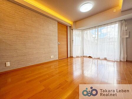 団らんの時を楽しみ、思い思いの時間を充実させるために欠かせないリビング。ご家族皆さまでゆったりとお寛ぎになれるよう、採光や通風を確保した心地良い空間となっております。