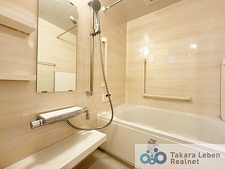 ゆったり湯船に浸かりたい人も、ササっとシャワーで済ませたい人も。住まわれる方、皆が心地よくお過ごしいただけるバスルームです。