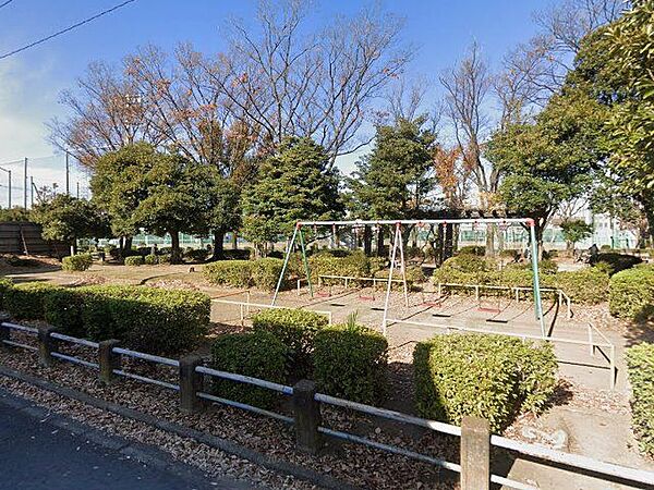 芝公園 徒歩11分。 870m