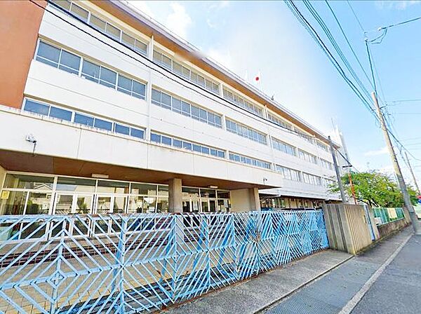 川口市立南鳩ヶ谷小学校 徒歩8分。 620m