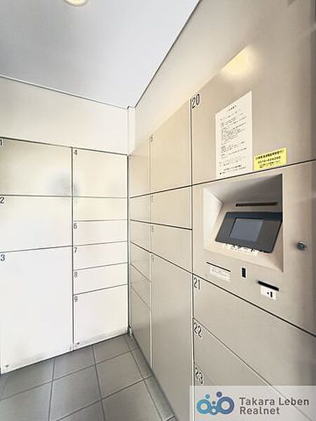 不在時の荷物の受け取りに便利な宅配ボックス。再配達依頼時の休日の時間の拘束から解放されます。