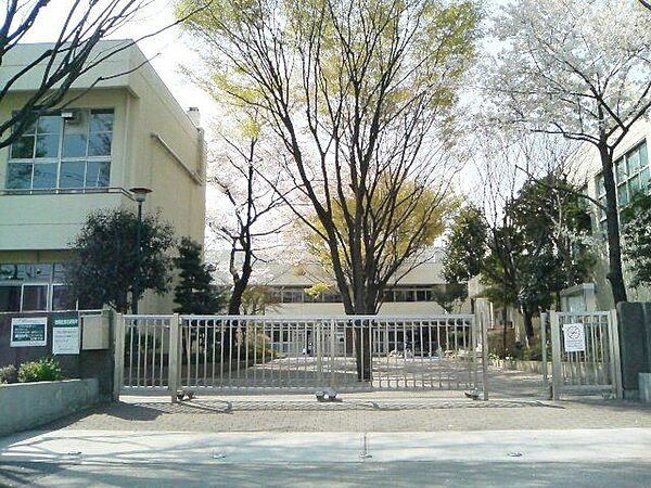 板橋区立高島第三中学校 徒歩9分。 720m