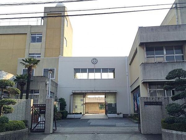 川口市立戸塚東小学校 徒歩10分。 750m