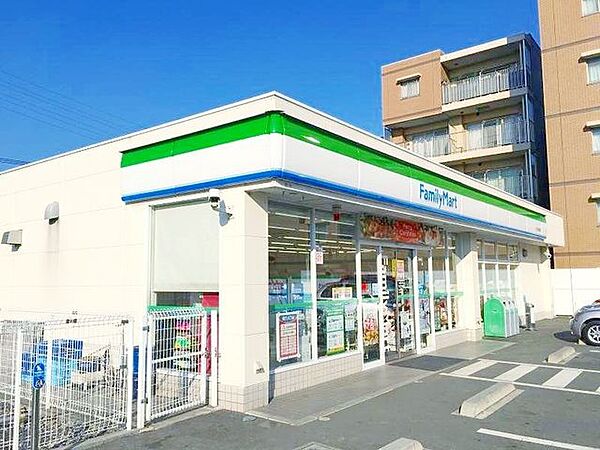 ファミリーマート川口戸塚東店 徒歩5分。 390m