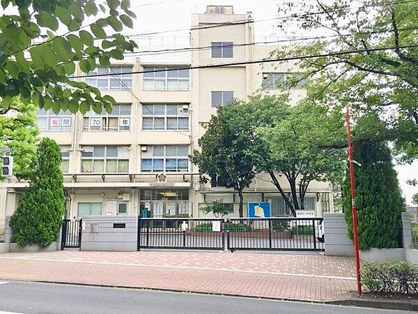 練馬区立大泉中学校 徒歩4分。 300m