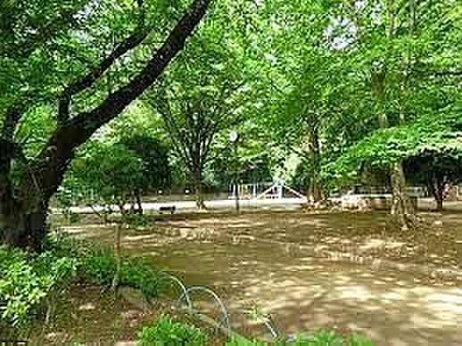高稲荷公園 徒歩6分。 480m