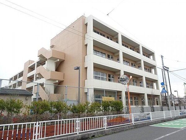 川口市立青木中央小学校 徒歩8分。 600m