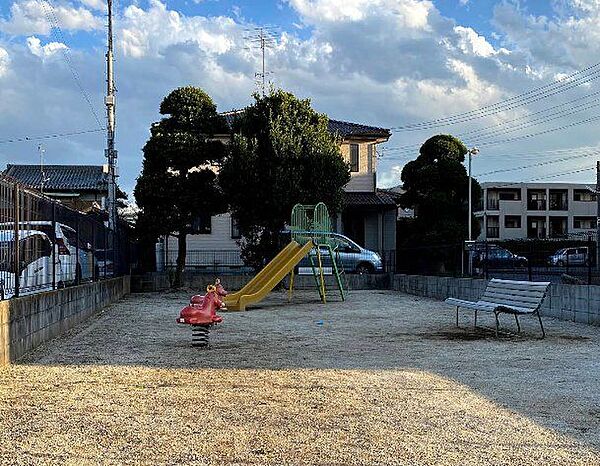 源長寺前公園 徒歩2分。 100m