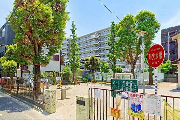 南町児童遊園地 徒歩5分。 400m