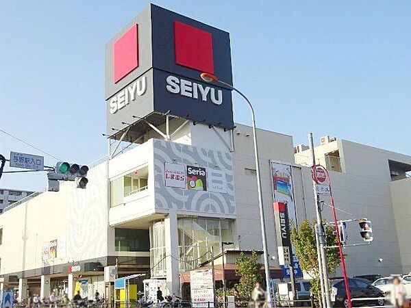 西友与野店 徒歩7分。 561m