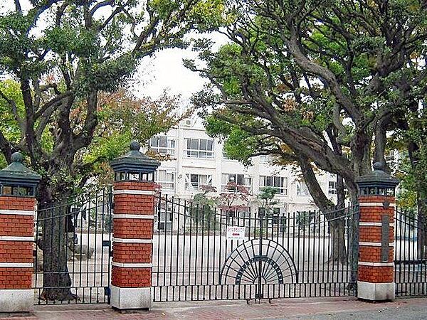 板橋区立板橋第十小学校 徒歩6分。 510m