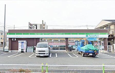 ファミリーマート上板橋三丁目店 徒歩1分。 60m