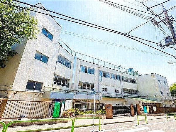 板橋区立成増小学校 徒歩6分。 480m